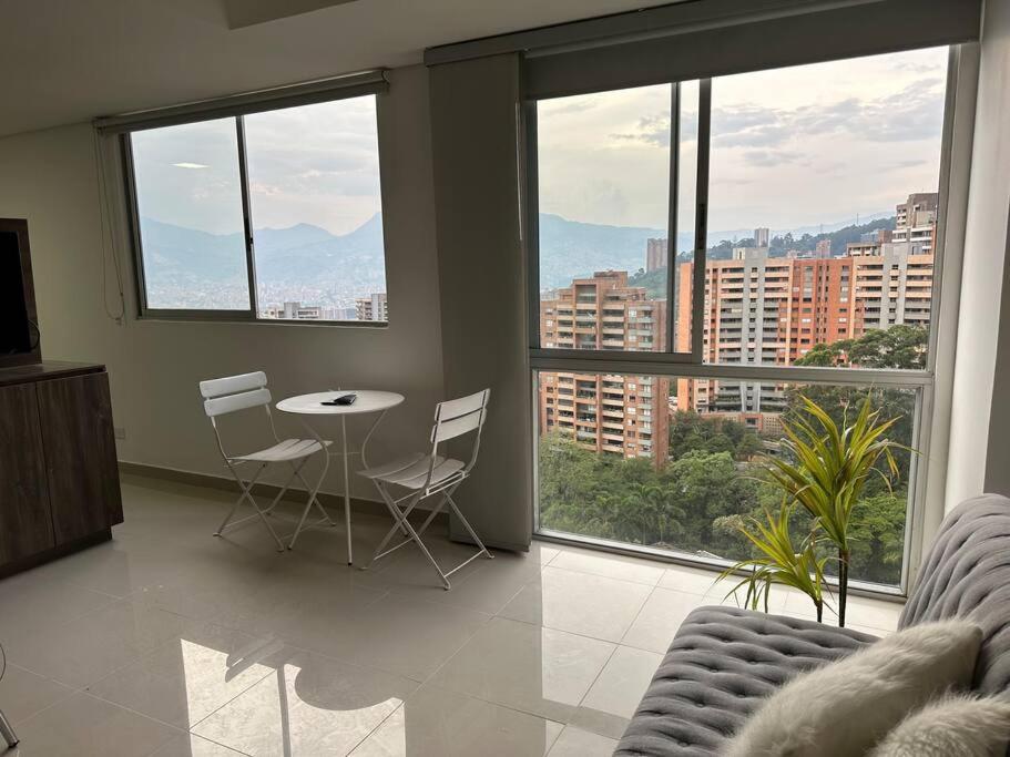 Moderno loft poblado con vista a las montañas 1712