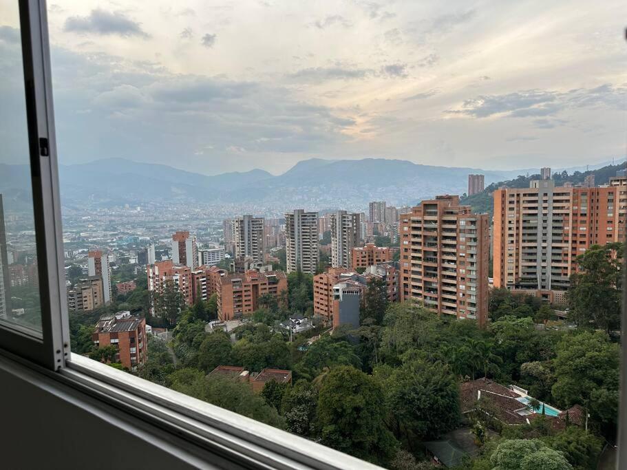 Moderno loft poblado con vista a las montañas 1712