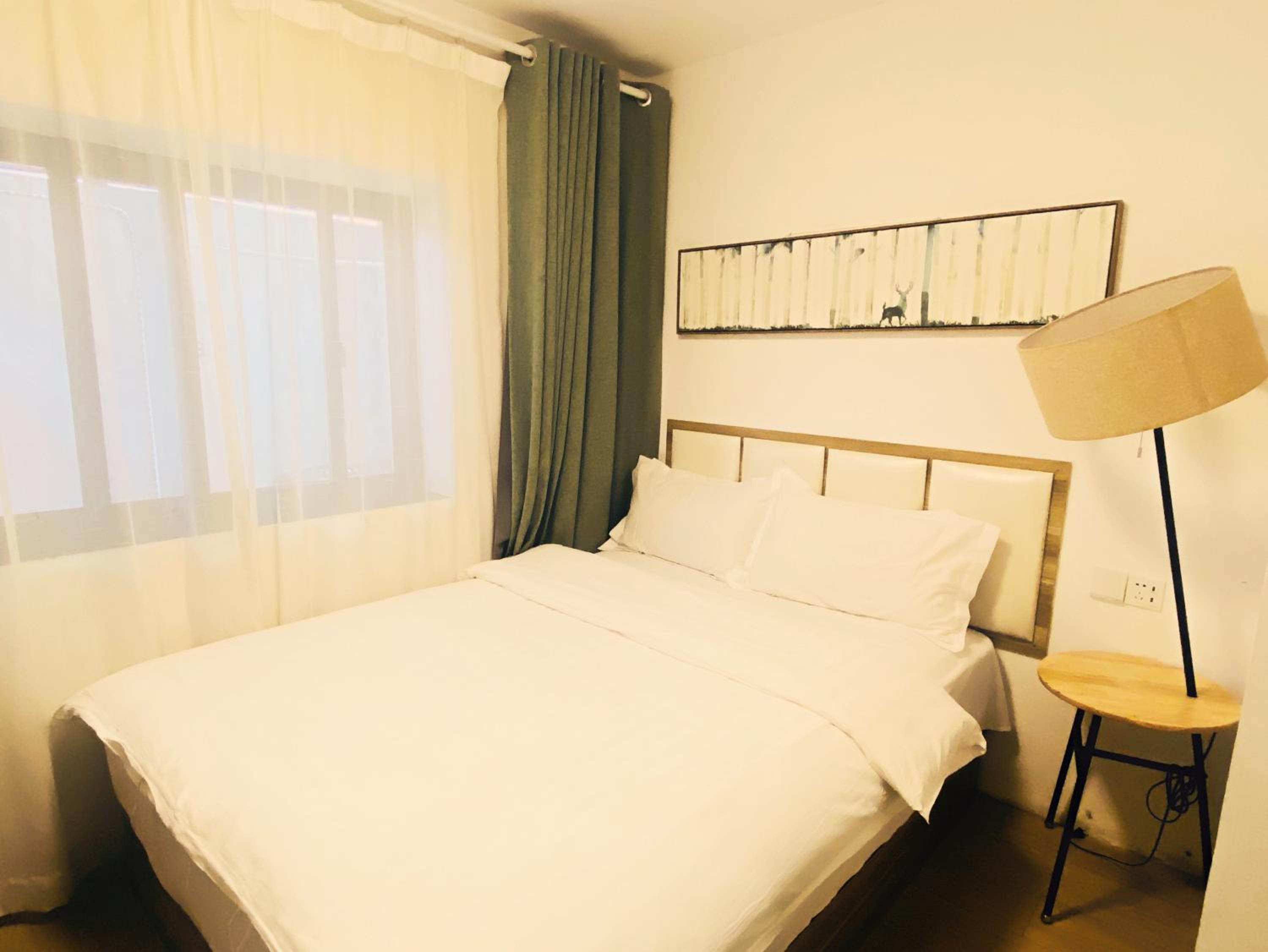 Hidden Garden Youth Hostel -Oriental Pearl &Lujiazui -Garden Social Area -Bar -Café -Free Laundry Luggage Storage -24H Front Desk -English Service