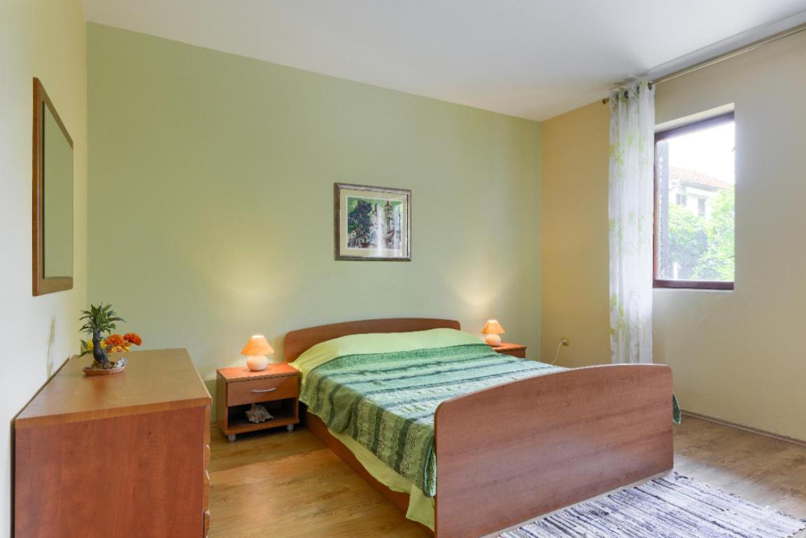 Apartment in villa, private pool, big garden, close to sea and Old Zadar town