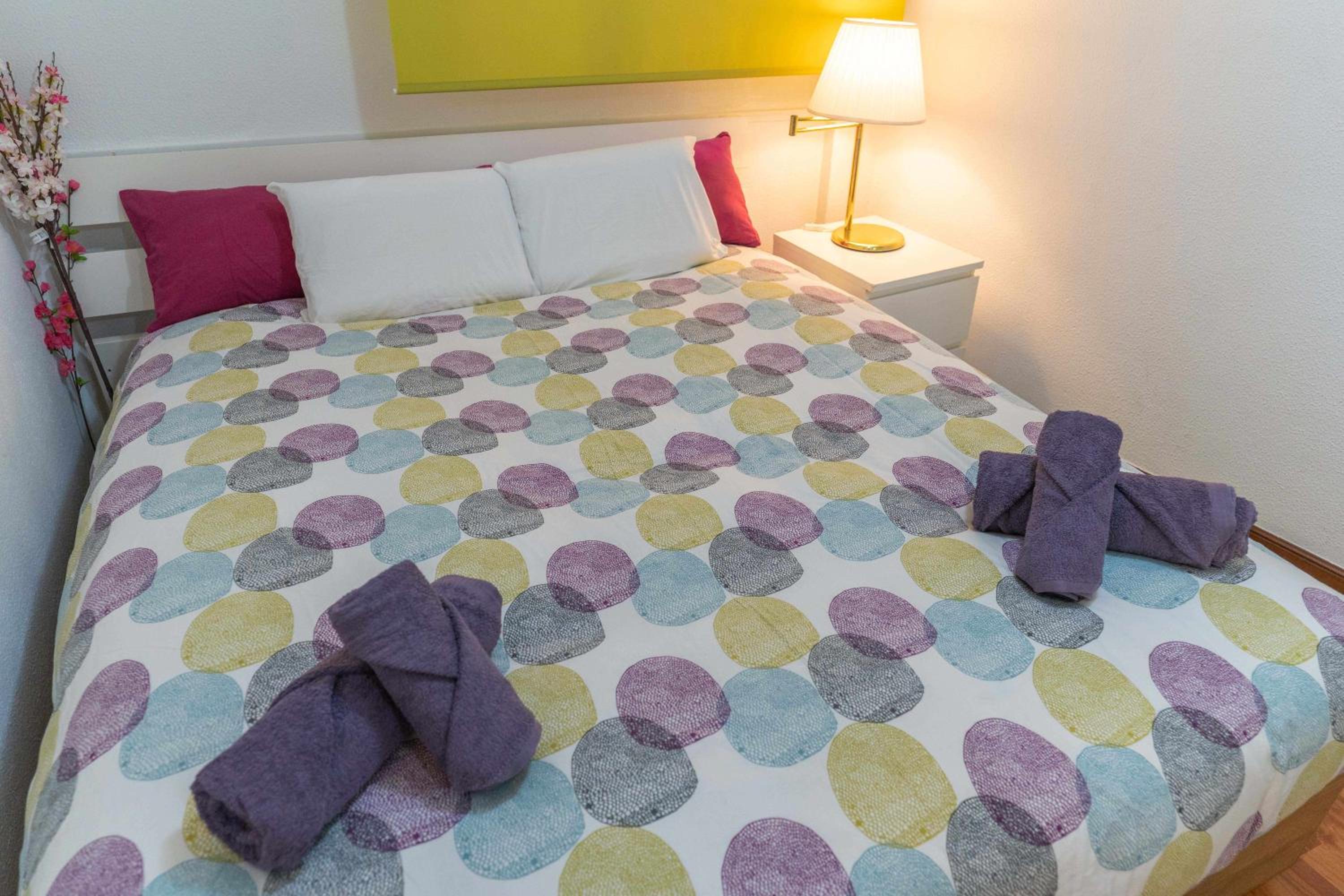 Deusto. Piso + wifi internet T. V. y garaje