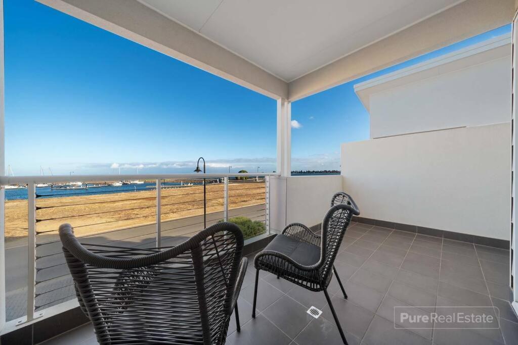 Beachfront Sunny Dais