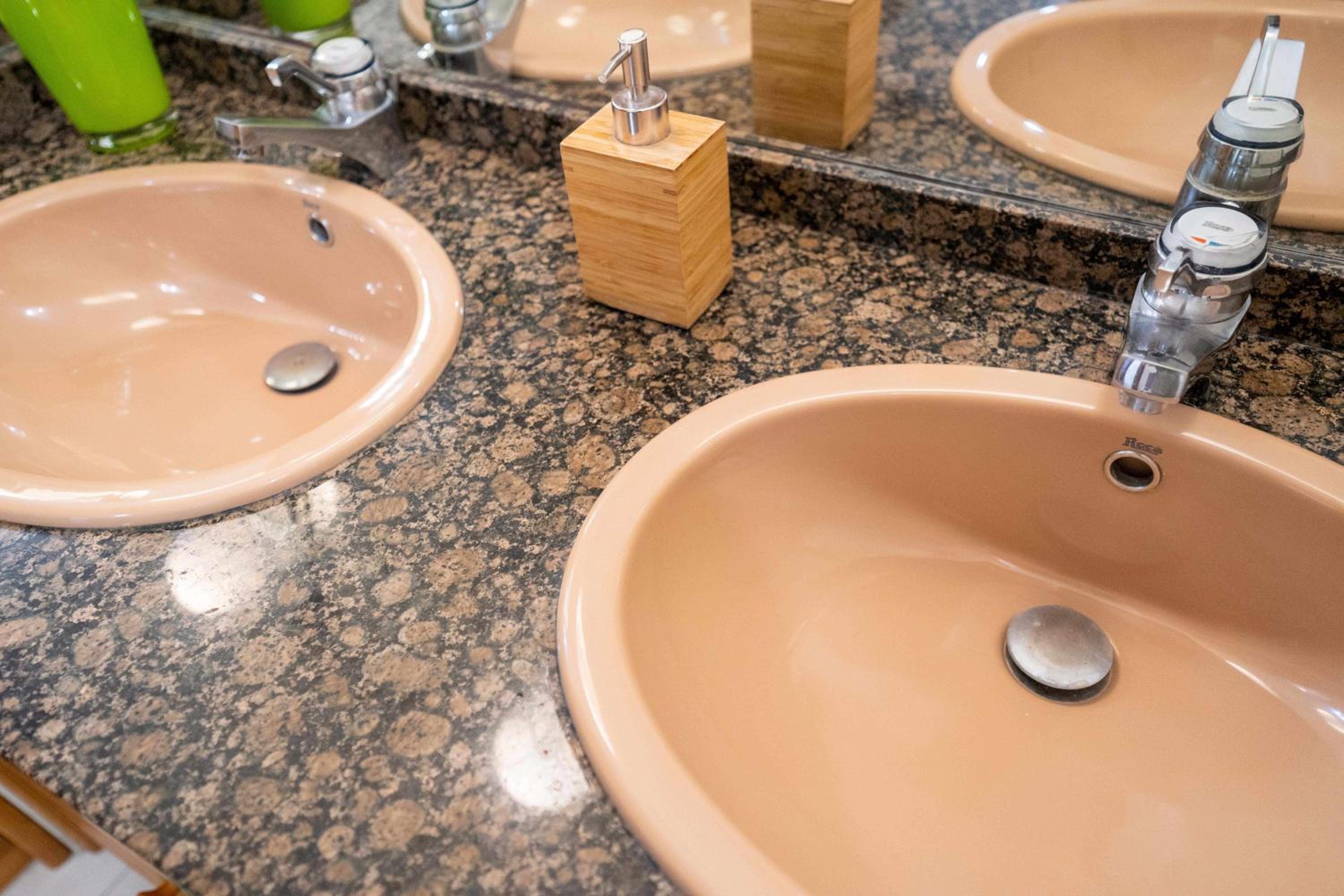 Deusto. Piso + wifi internet T. V. y garaje