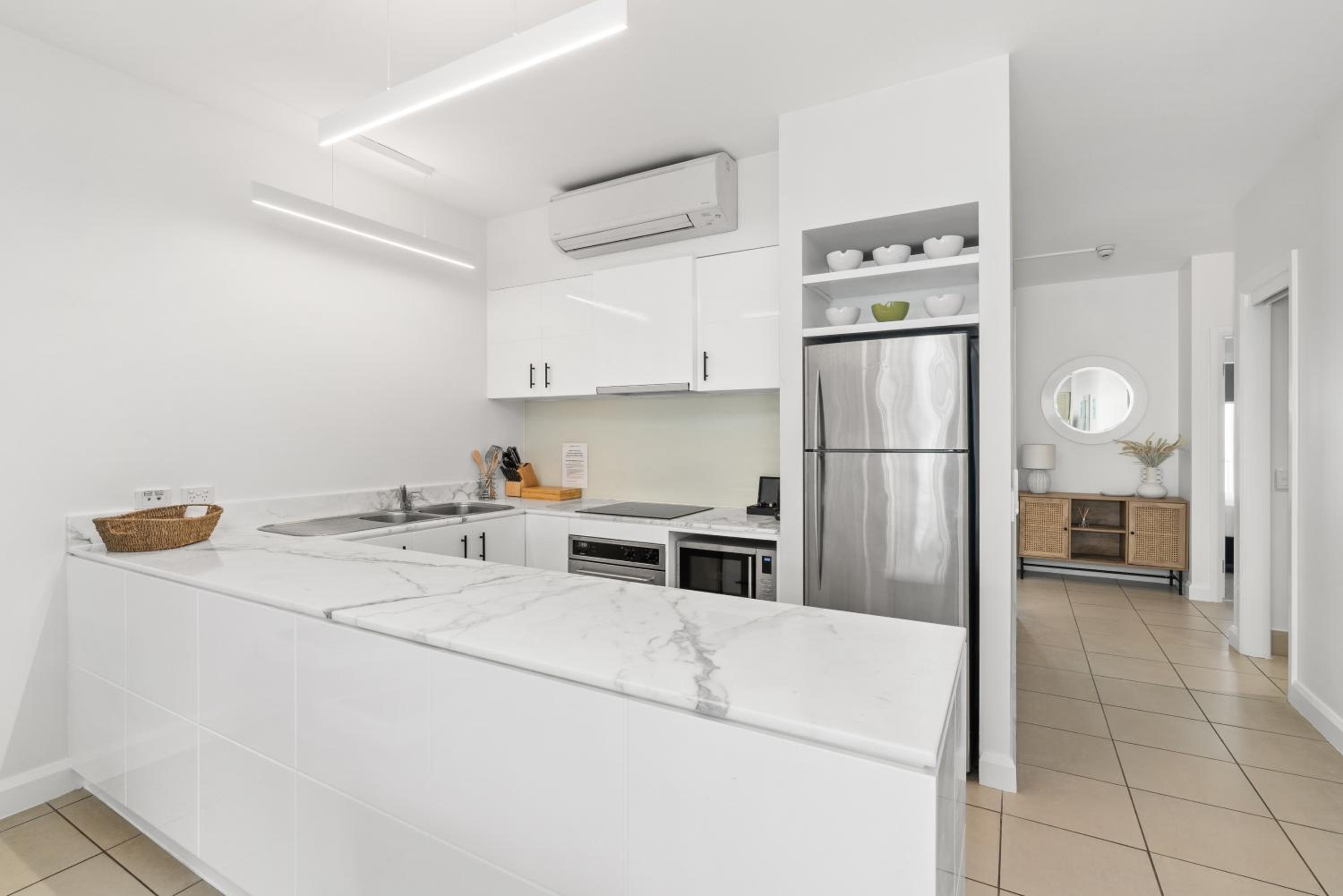 Oceanfront Penthouse Apartment Beach Club Palm Cove