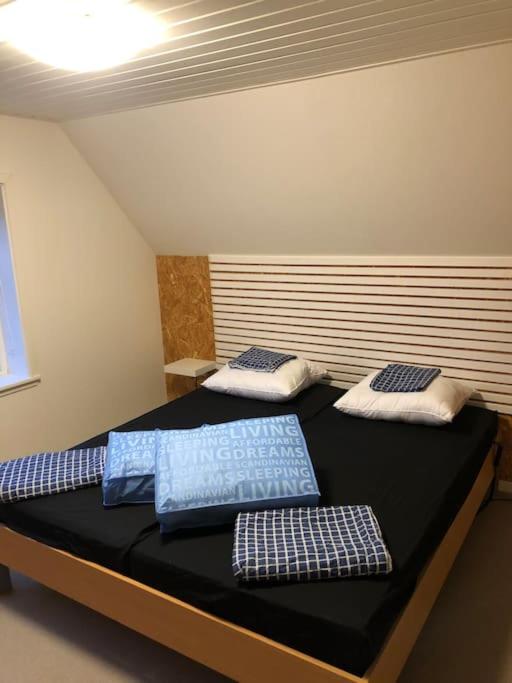 hyggeligt byhus tæt ved skov og togstation