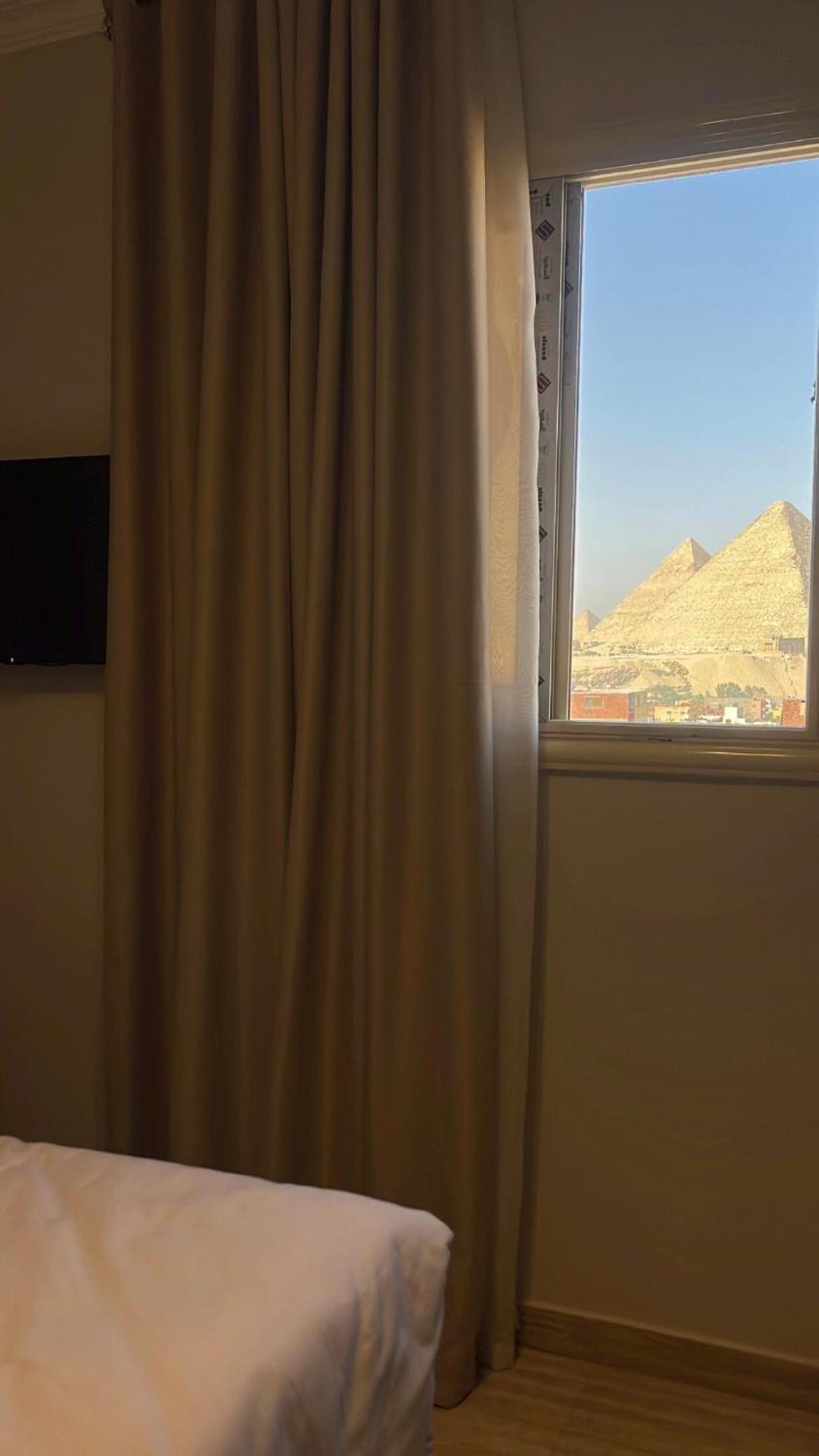 Crowne Pyramids View inn