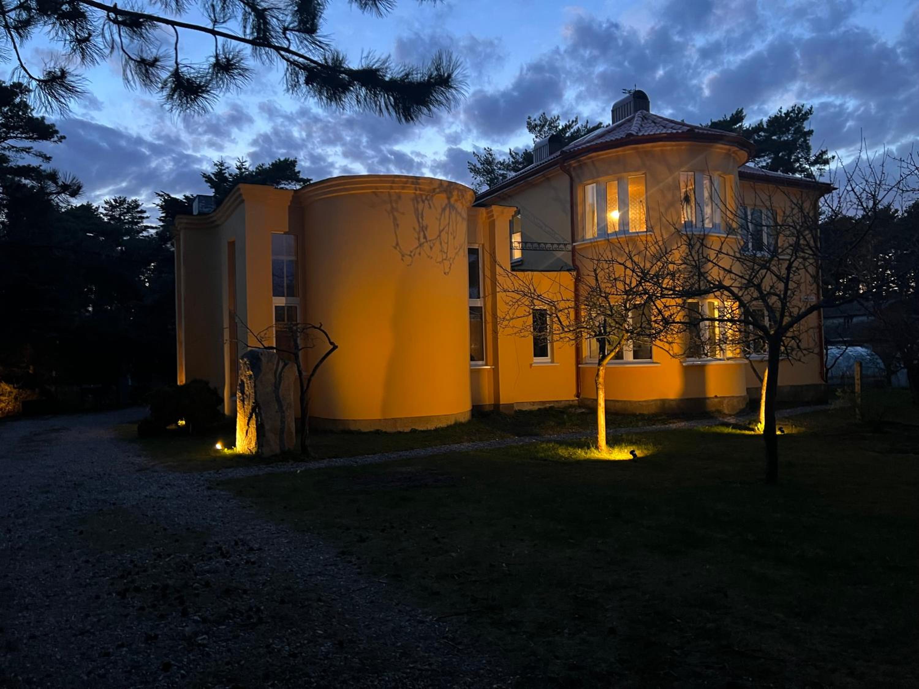 1-bedroom apartment-rooftop JAKUZZI-hot tub, BBQ & SAUNA in a FOREST by the BEACH view 5