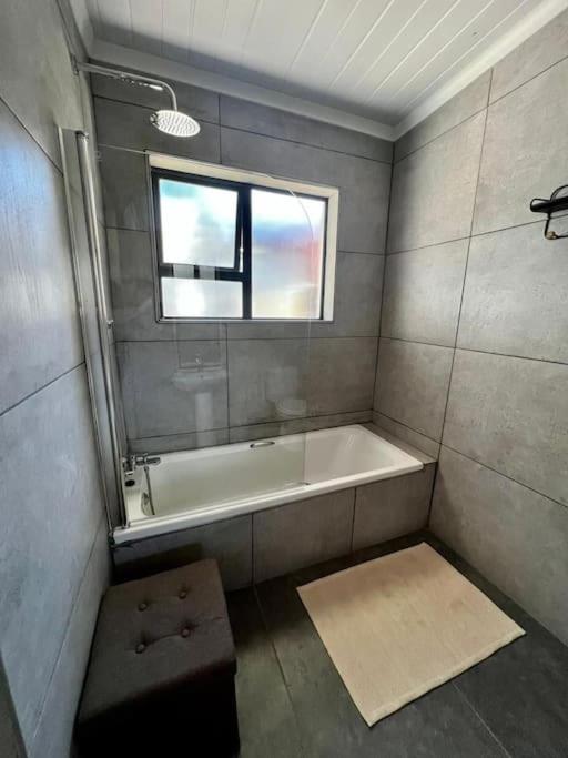2 Bedroom Apartment in Waverley, Bloemfontein