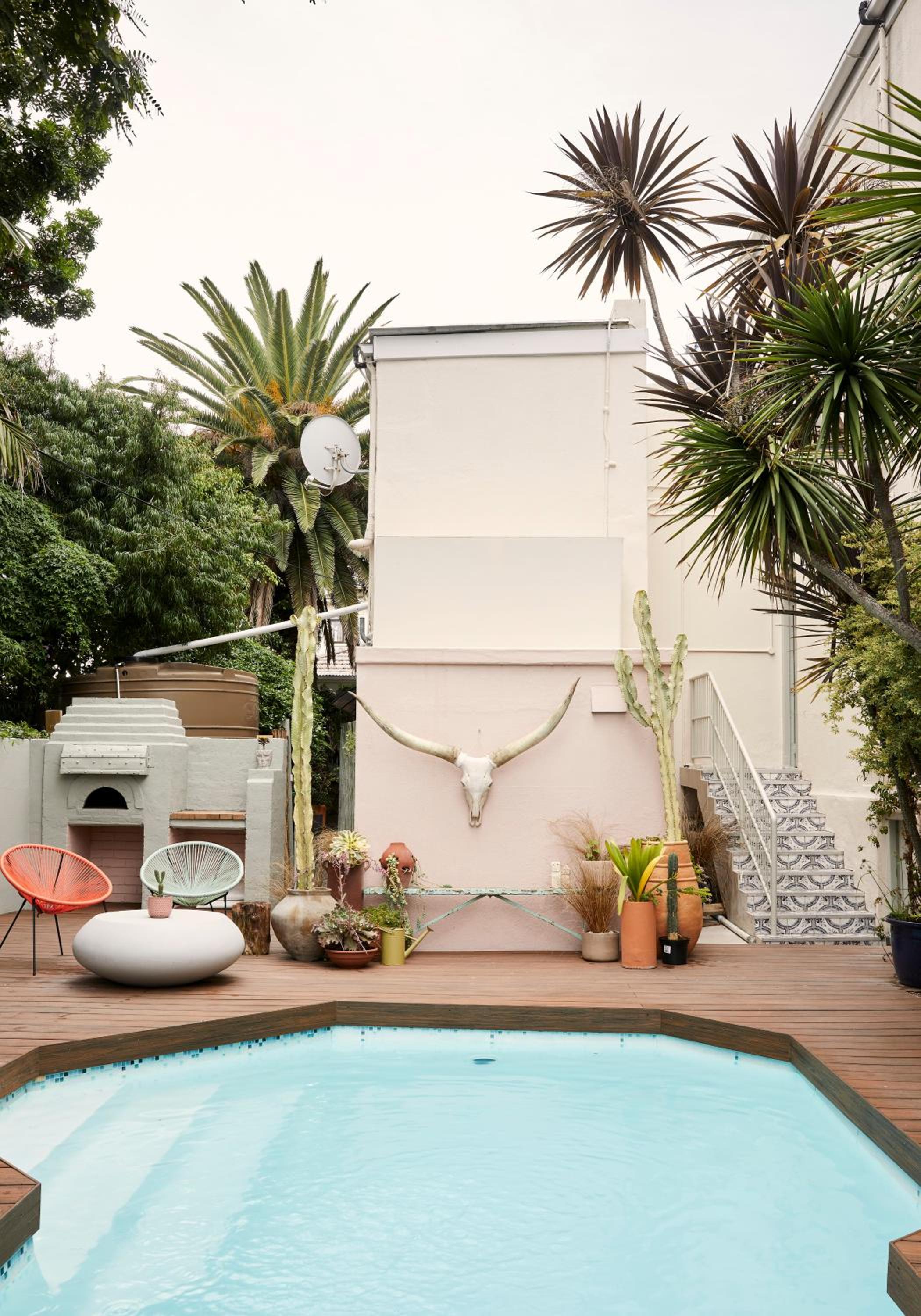 THE BIG - Luxury Backpackers