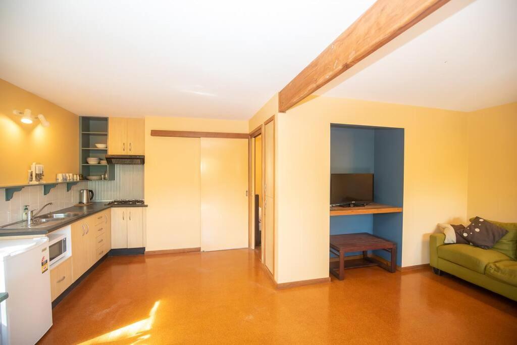 Bethongabel + Huge Home + sleeps 9 + Central