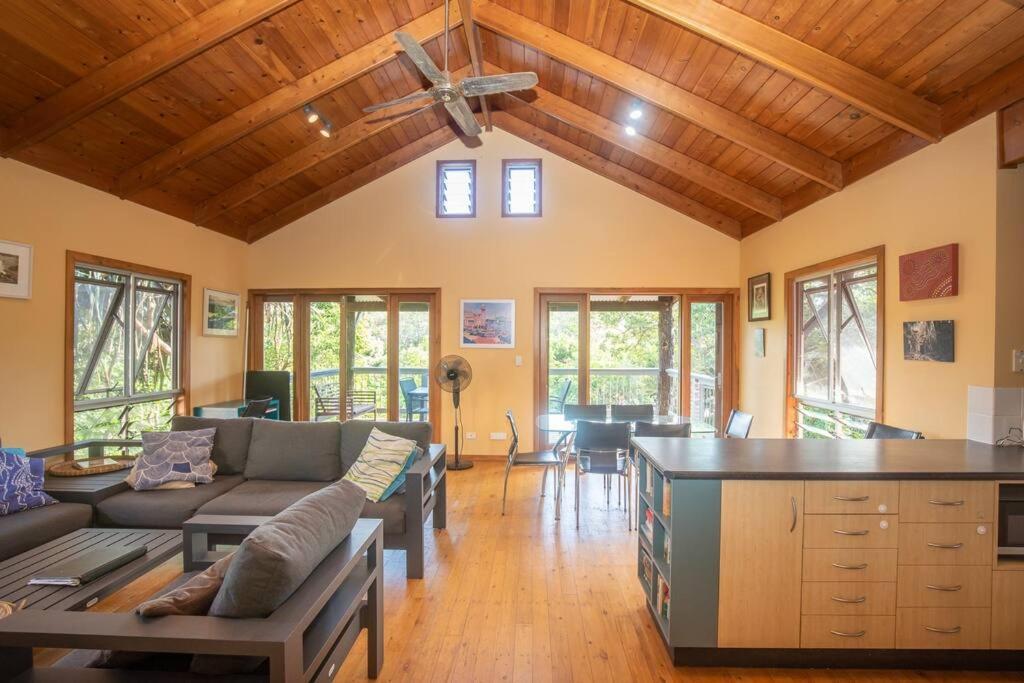 Bethongabel + Huge Home + sleeps 9 + Central