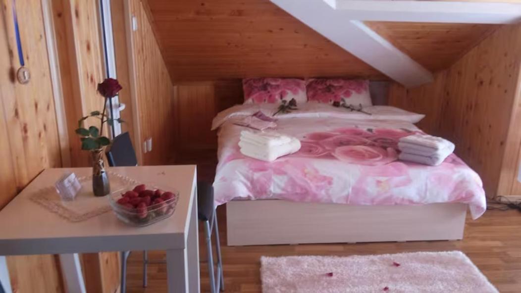 Green Loft Apartment-Rose
