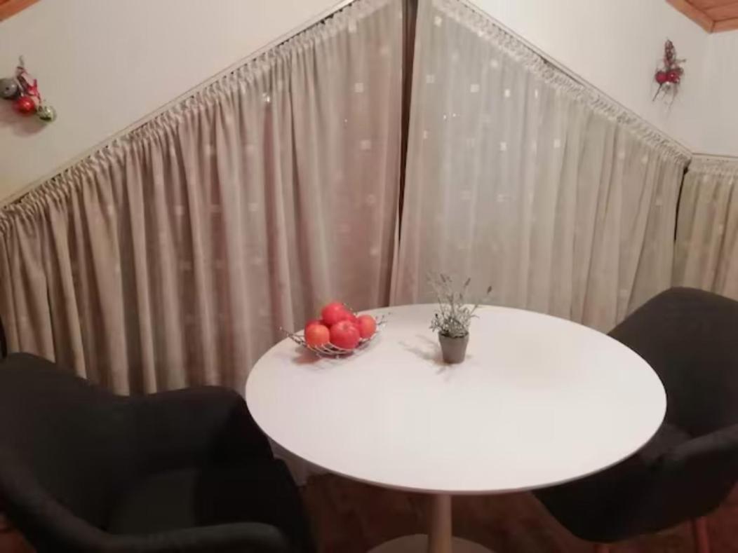 Green Loft Apartment-Rose