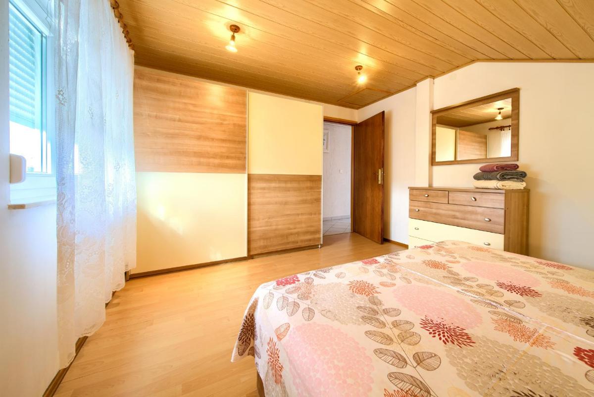 Apartment Mladen view 3