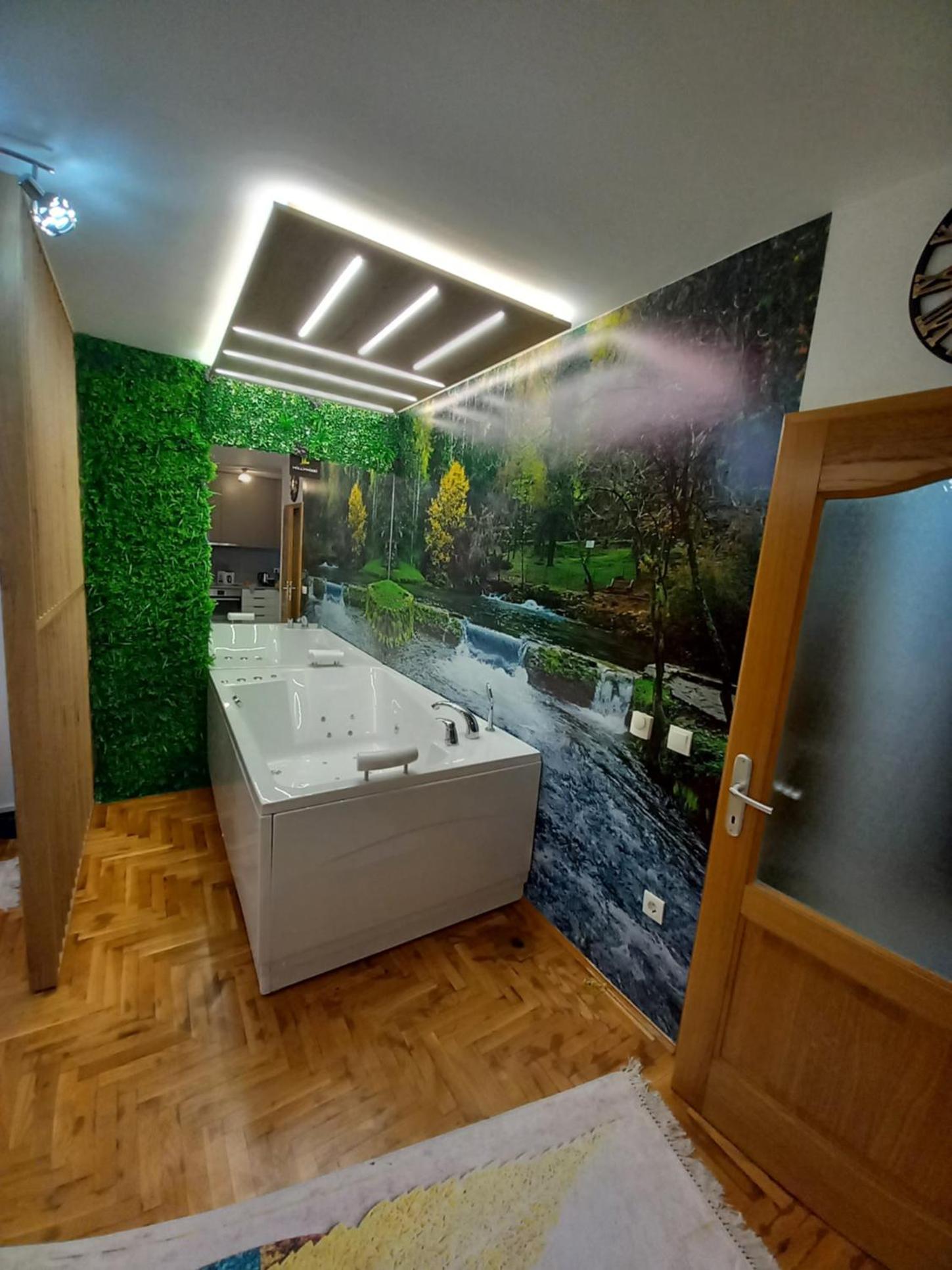 JACUZZI for RELAX - HOLLYWOOD Apartment, STUP, Sarajevo