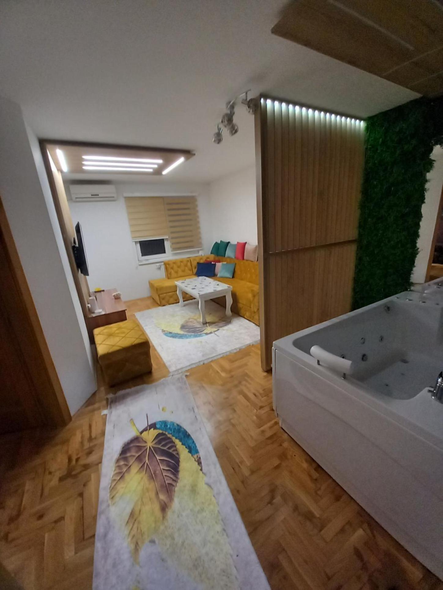 JACUZZI for RELAX - HOLLYWOOD Apartment, STUP, Sarajevo