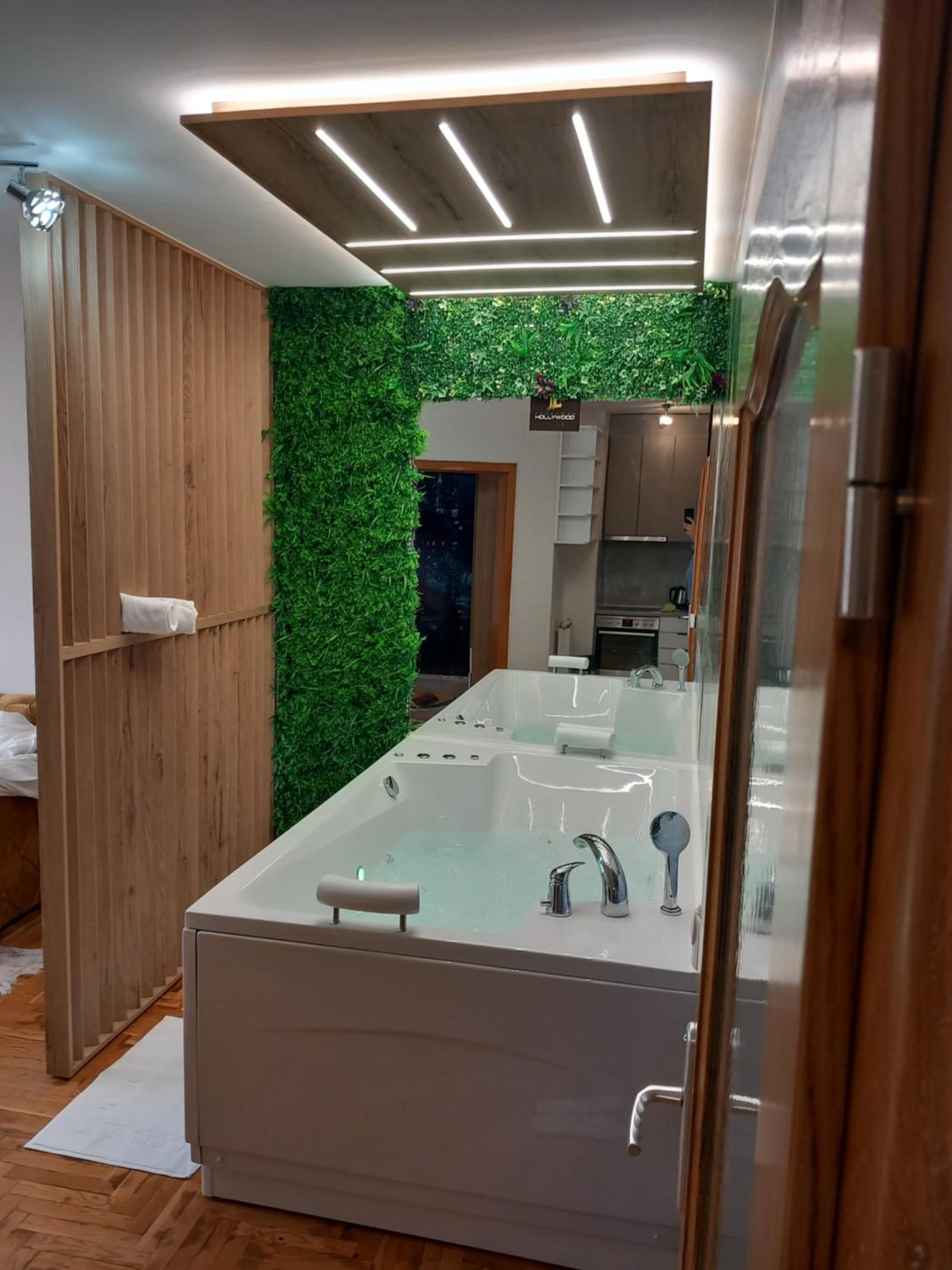 JACUZZI for RELAX - HOLLYWOOD Apartment, STUP, Sarajevo