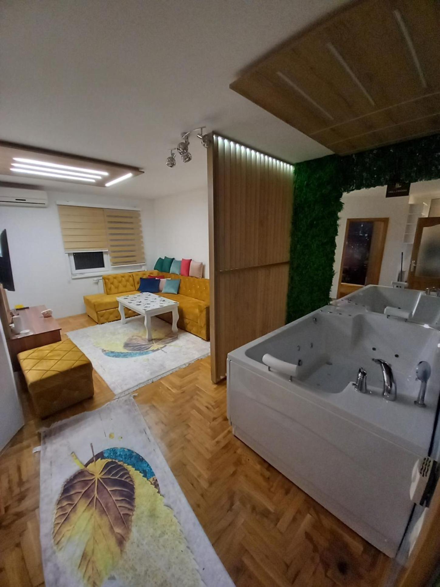 JACUZZI for RELAX - HOLLYWOOD Apartment, STUP, Sarajevo