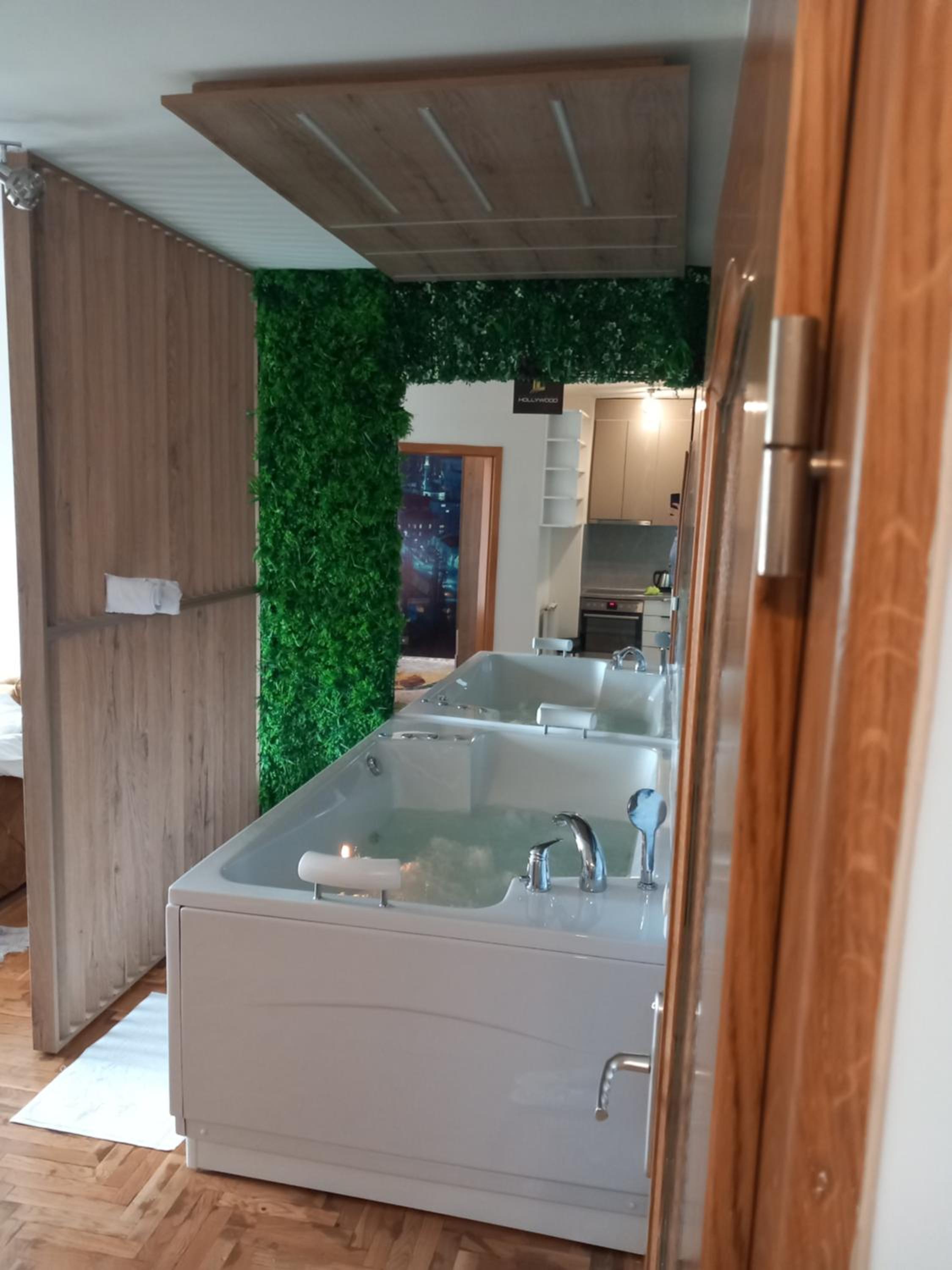 JACUZZI for RELAX - HOLLYWOOD Apartment, STUP, Sarajevo
