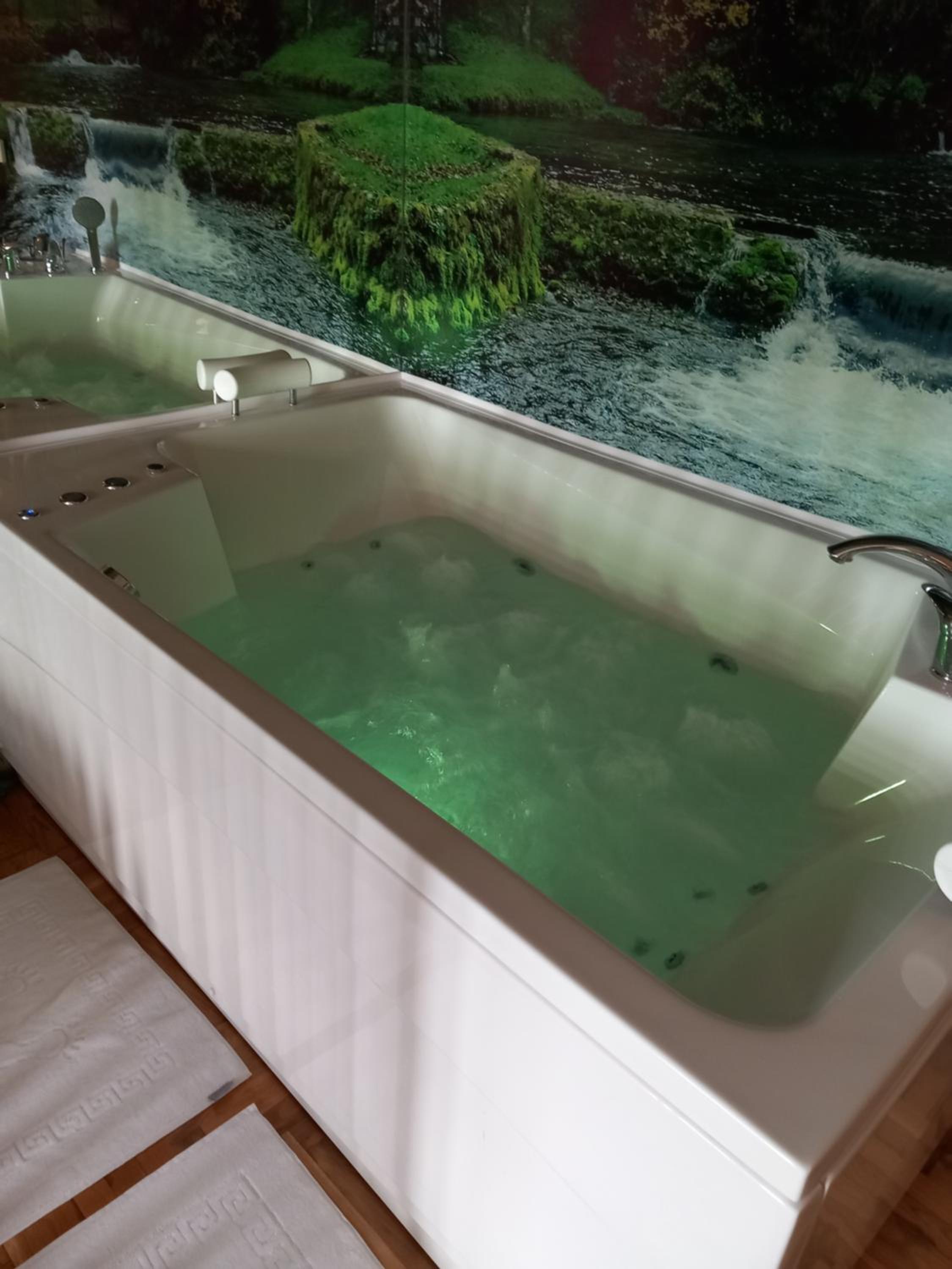 JACUZZI for RELAX - HOLLYWOOD Apartment, STUP, Sarajevo