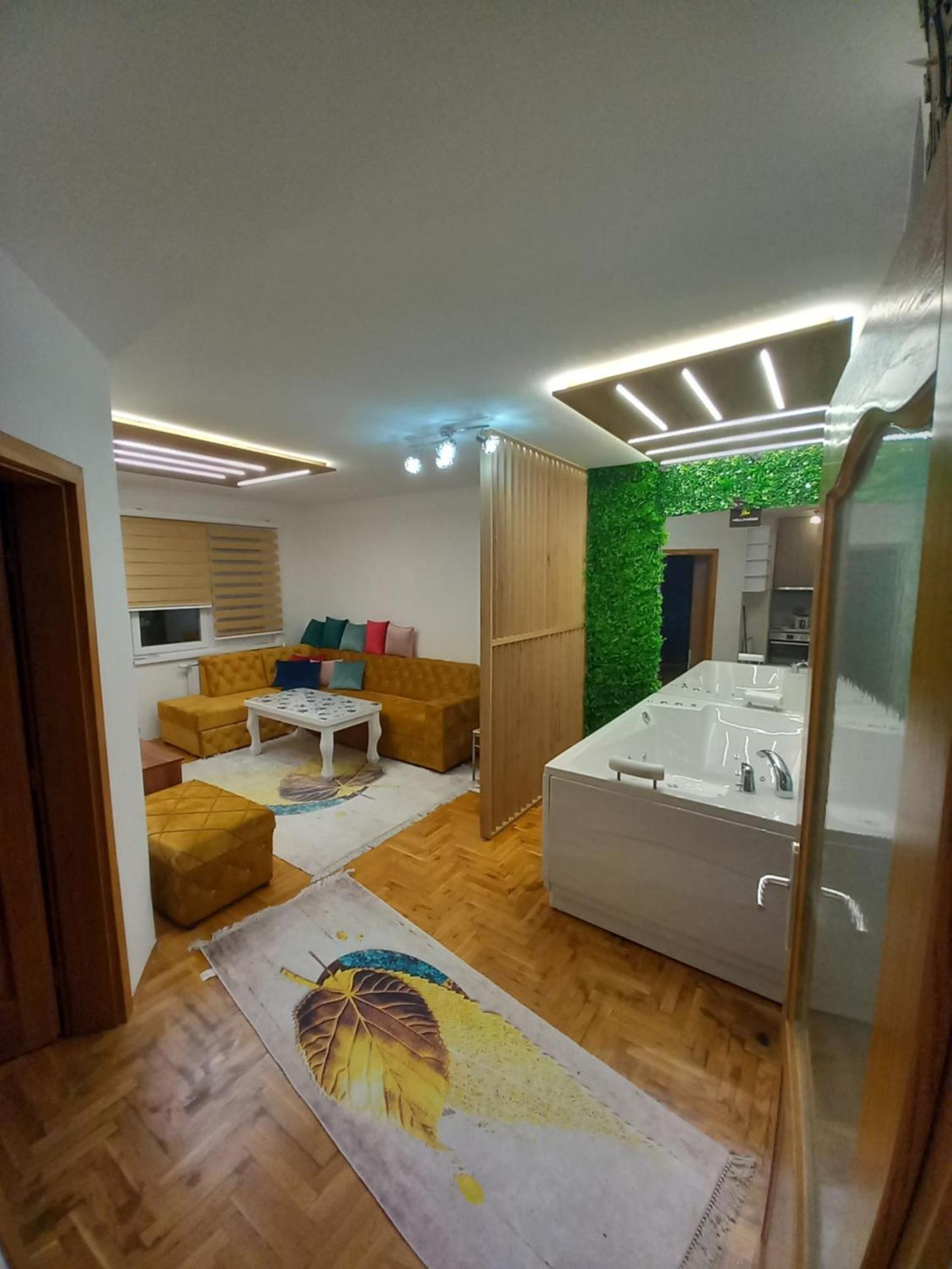 JACUZZI for RELAX - HOLLYWOOD Apartment, STUP, Sarajevo