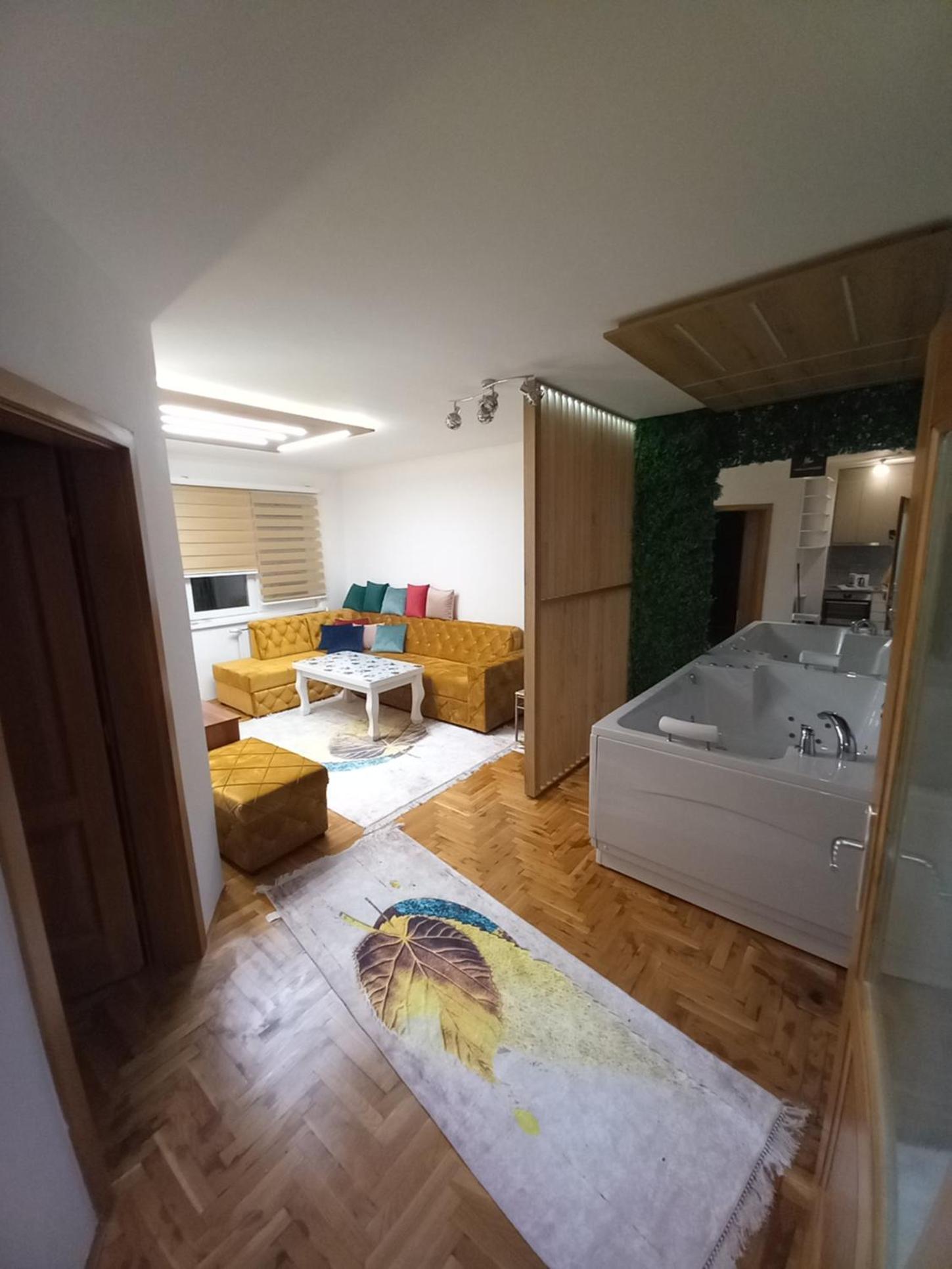 JACUZZI for RELAX - HOLLYWOOD Apartment, STUP, Sarajevo