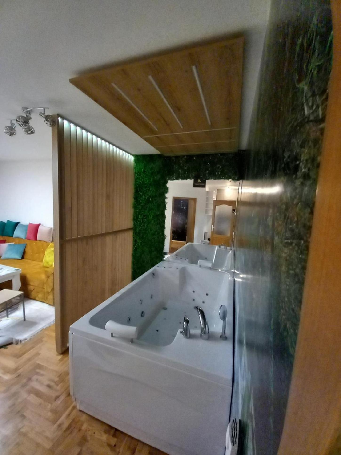 JACUZZI for RELAX - HOLLYWOOD Apartment, STUP, Sarajevo