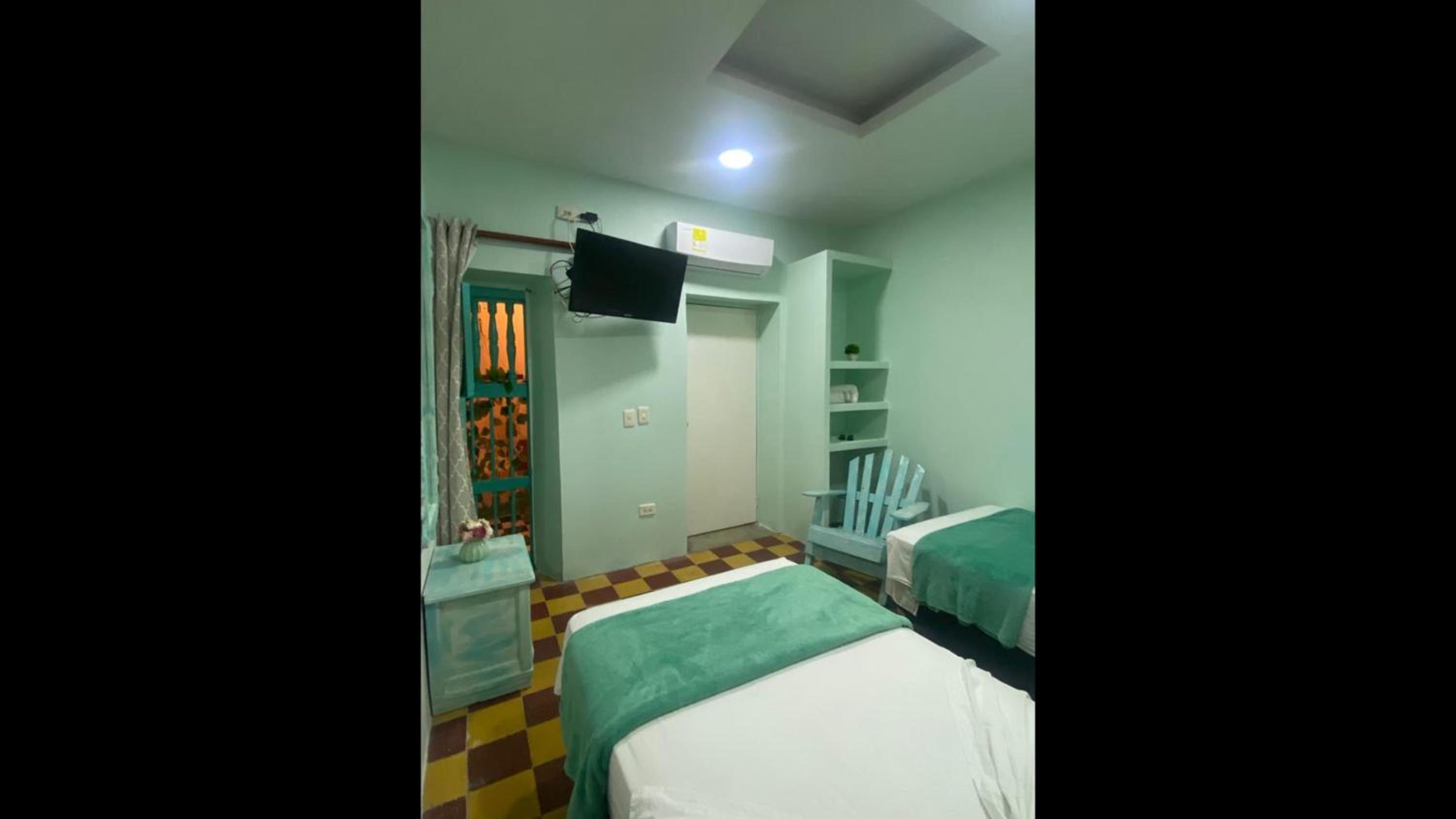 4cr-1M 4 Bedroom House In Getsemani With Air Conditioning And WIFI