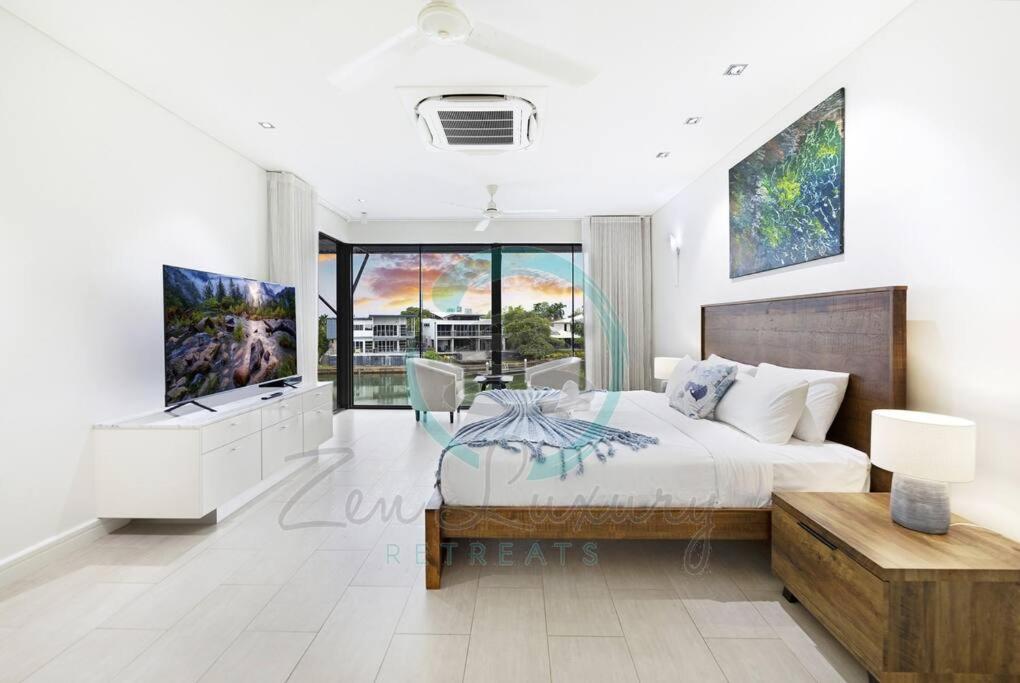 ZenLux: 4BR Bayview Mansion Infinity Pool + Cinema