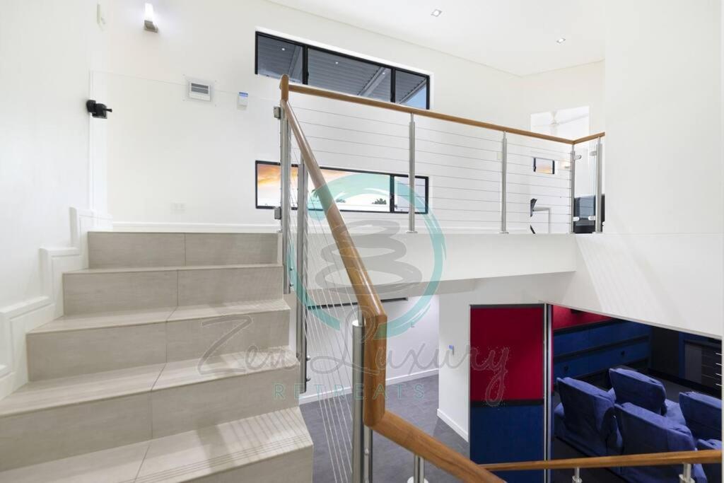 ZenLux: 4BR Bayview Mansion Infinity Pool + Cinema