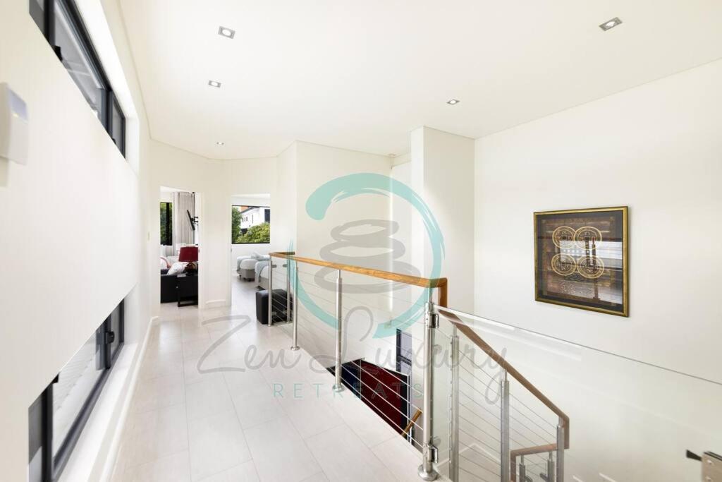 ZenLux: 4BR Bayview Mansion Infinity Pool + Cinema