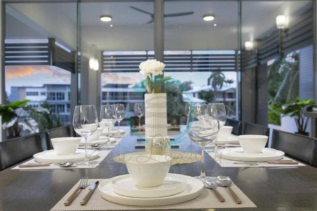 ZenLux: 4BR Bayview Mansion Infinity Pool + Cinema