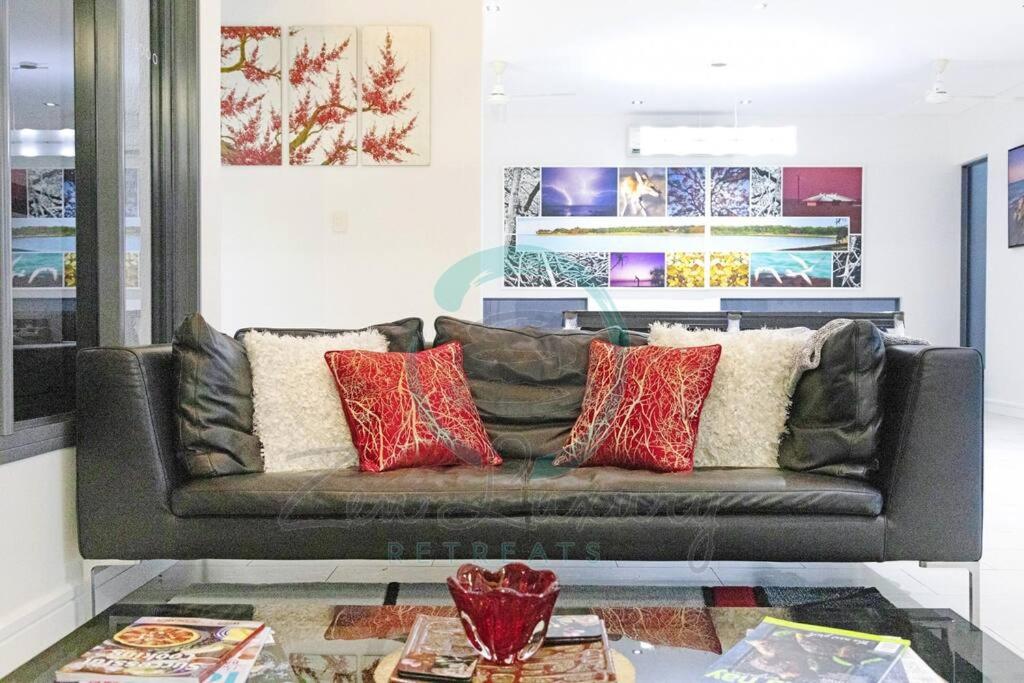 ZenLux: 4BR Bayview Mansion Infinity Pool + Cinema