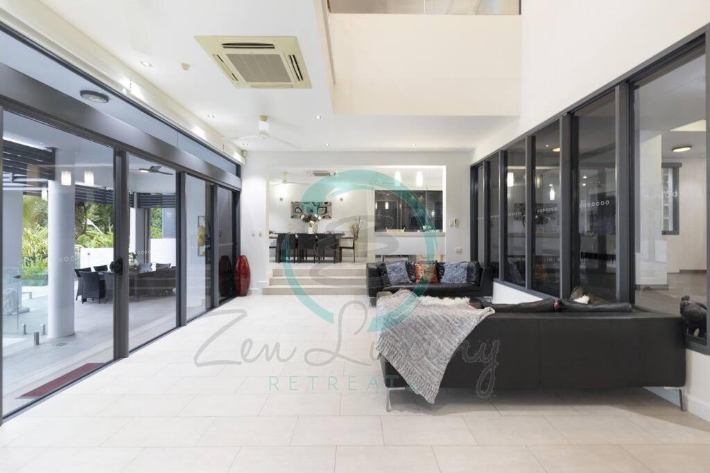 ZenLux: 4BR Bayview Mansion Infinity Pool + Cinema