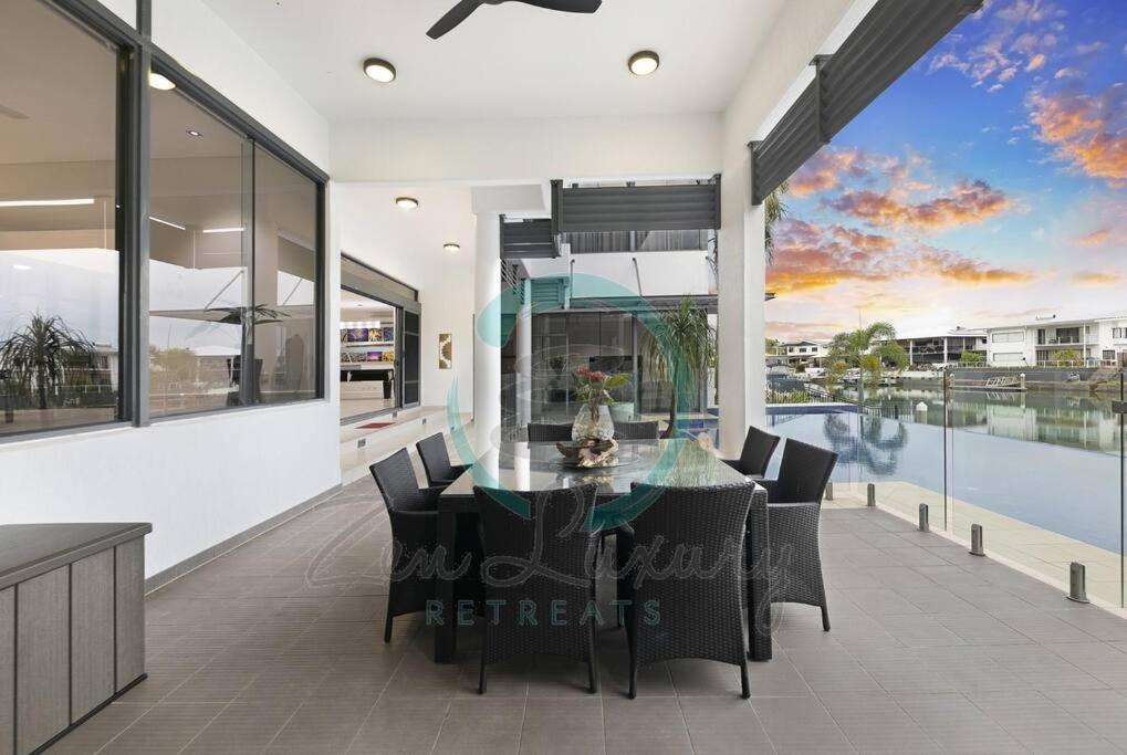 ZenLux: 4BR Bayview Mansion Infinity Pool + Cinema