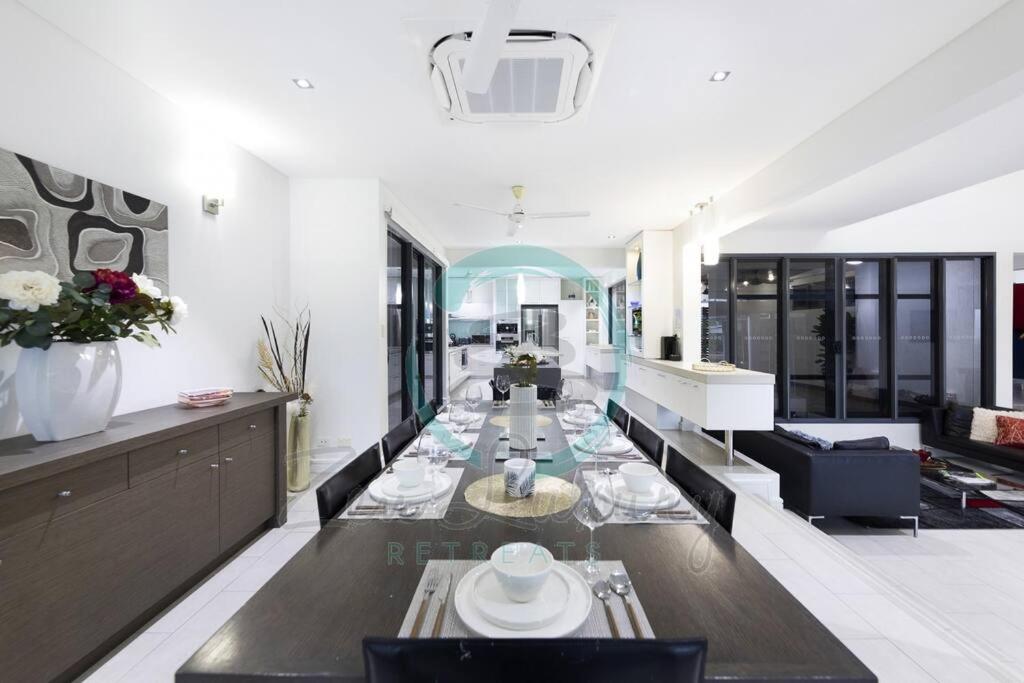 ZenLux: 4BR Bayview Mansion Infinity Pool + Cinema