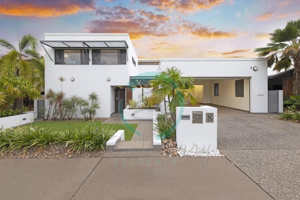 ZenLux: 4BR Bayview Mansion Infinity Pool + Cinema
