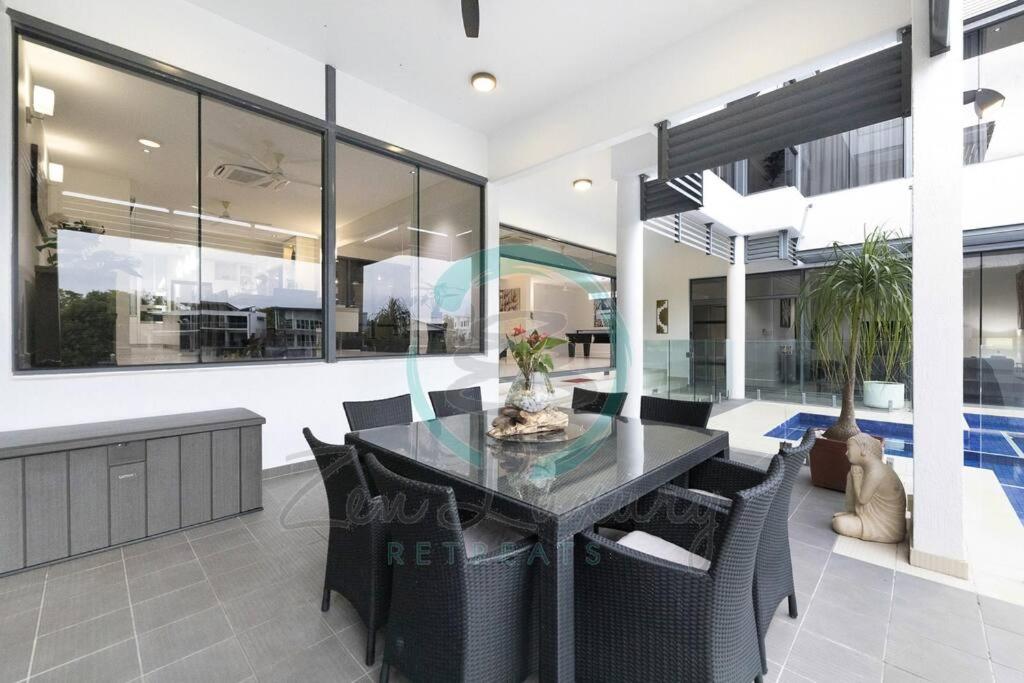 ZenLux: 4BR Bayview Mansion Infinity Pool + Cinema