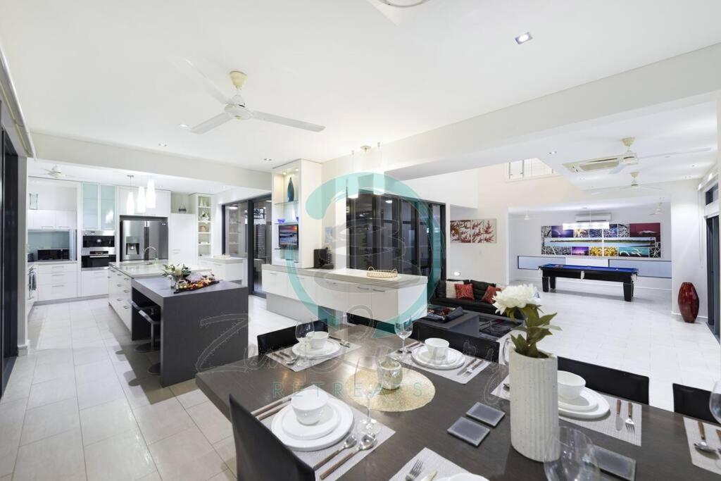 ZenLux: 4BR Bayview Mansion Infinity Pool + Cinema
