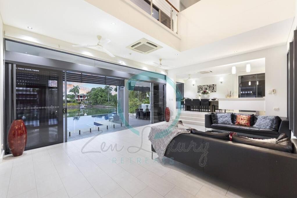 ZenLux: 4BR Bayview Mansion Infinity Pool + Cinema
