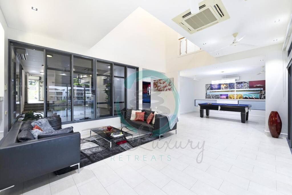 ZenLux: 4BR Bayview Mansion Infinity Pool + Cinema