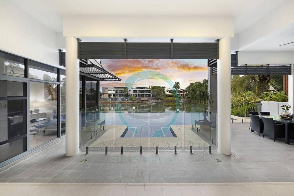 ZenLux: 4BR Bayview Mansion Infinity Pool + Cinema