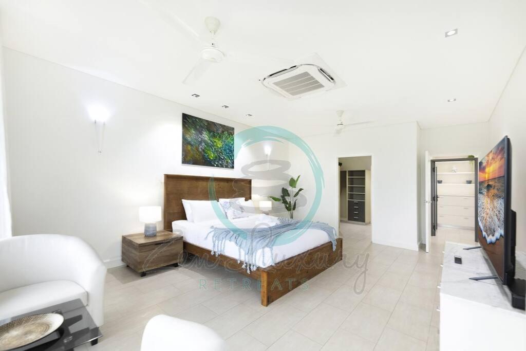 ZenLux: 4BR Bayview Mansion Infinity Pool + Cinema
