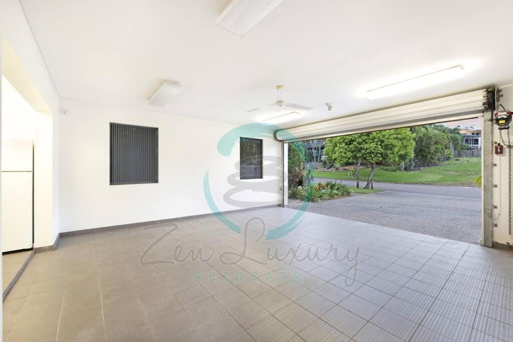 ZenLux: 4BR Bayview Mansion Infinity Pool + Cinema