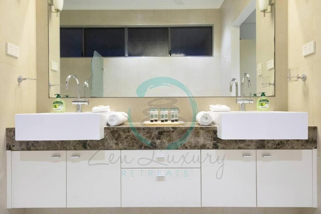 ZenLux: 4BR Bayview Mansion Infinity Pool + Cinema