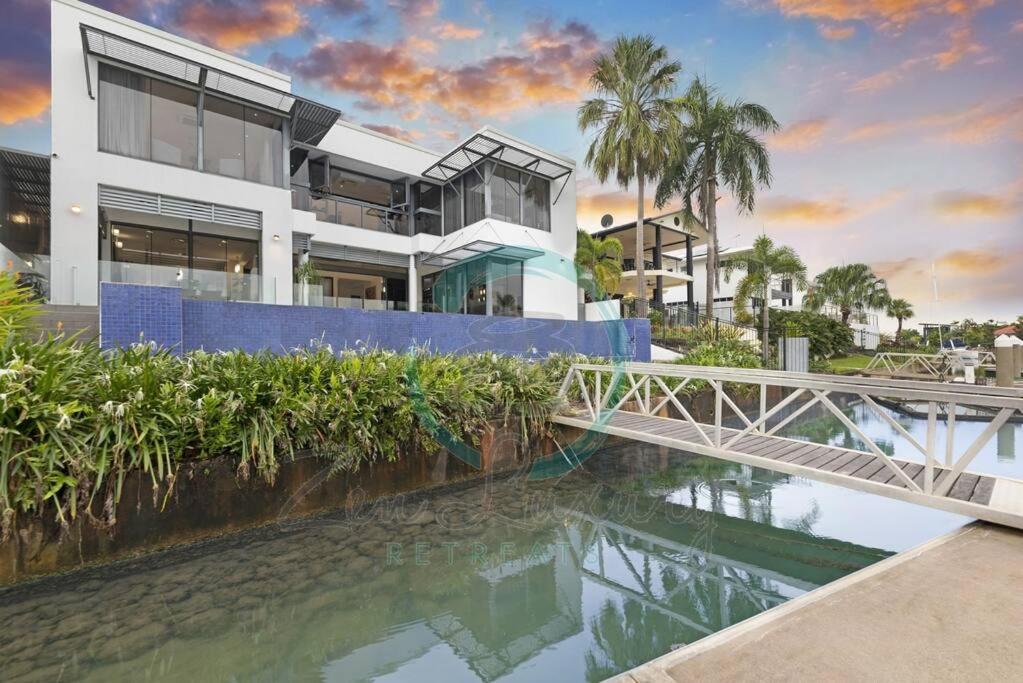 ZenLux: 4BR Bayview Mansion Infinity Pool + Cinema