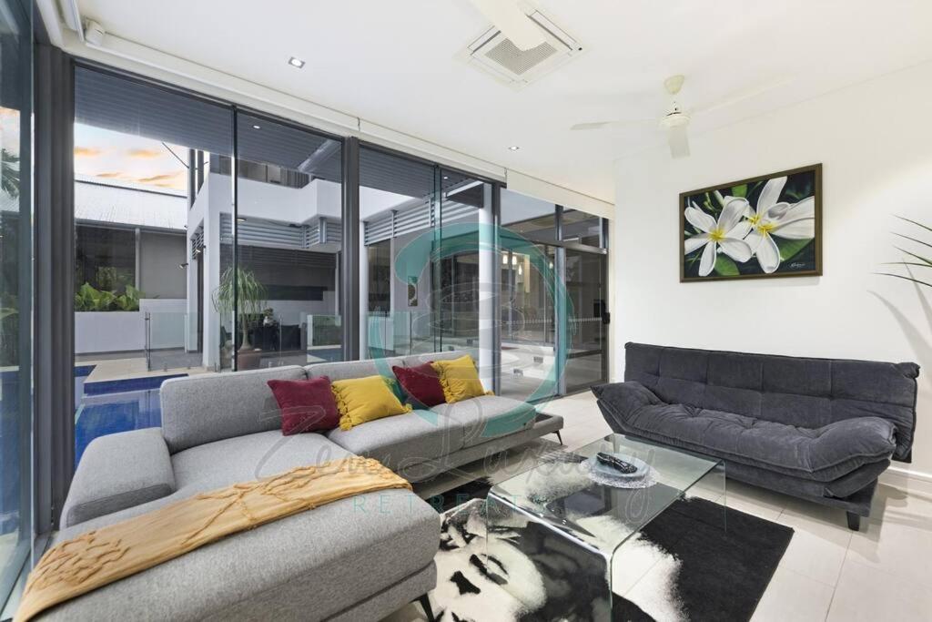 ZenLux: 4BR Bayview Mansion Infinity Pool + Cinema