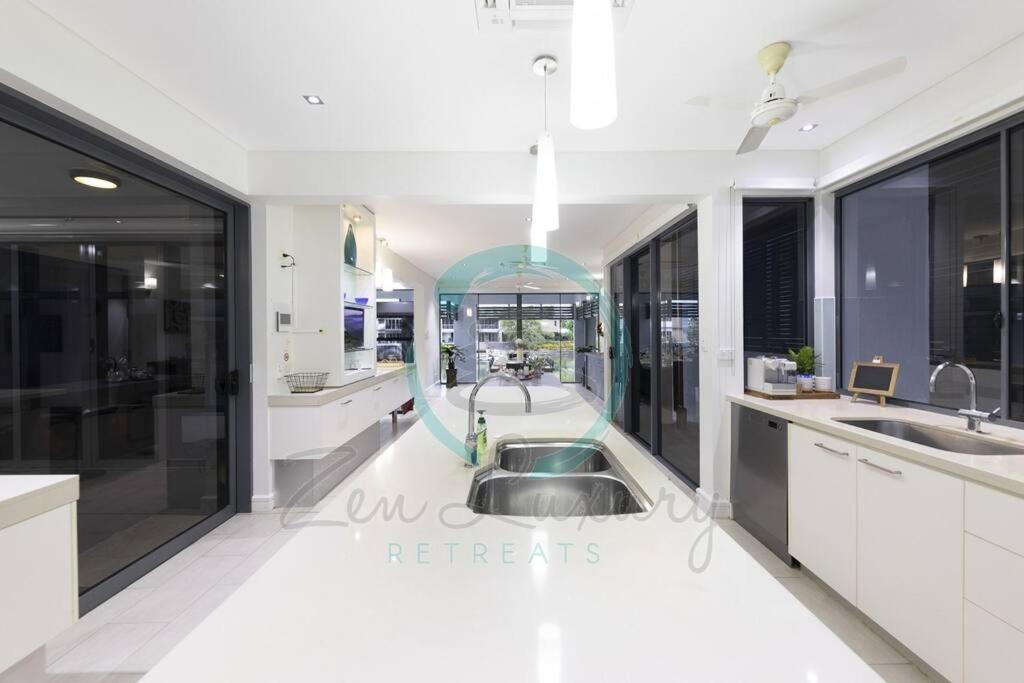 ZenLux: 4BR Bayview Mansion Infinity Pool + Cinema