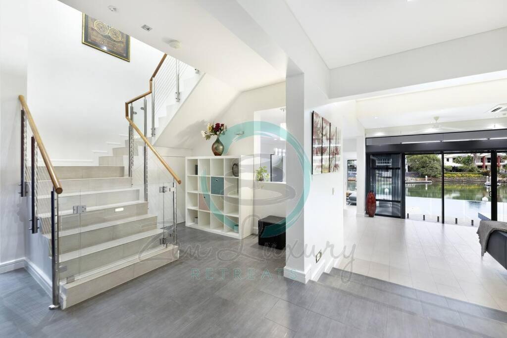 ZenLux: 4BR Bayview Mansion Infinity Pool + Cinema