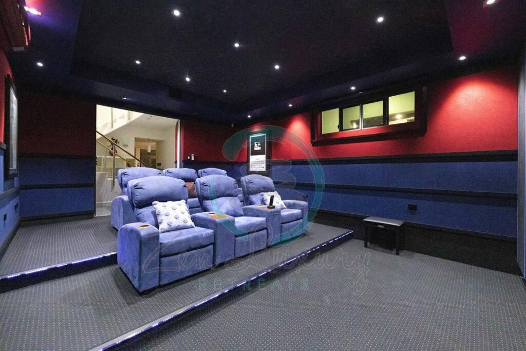 ZenLux: 4BR Bayview Mansion Infinity Pool + Cinema